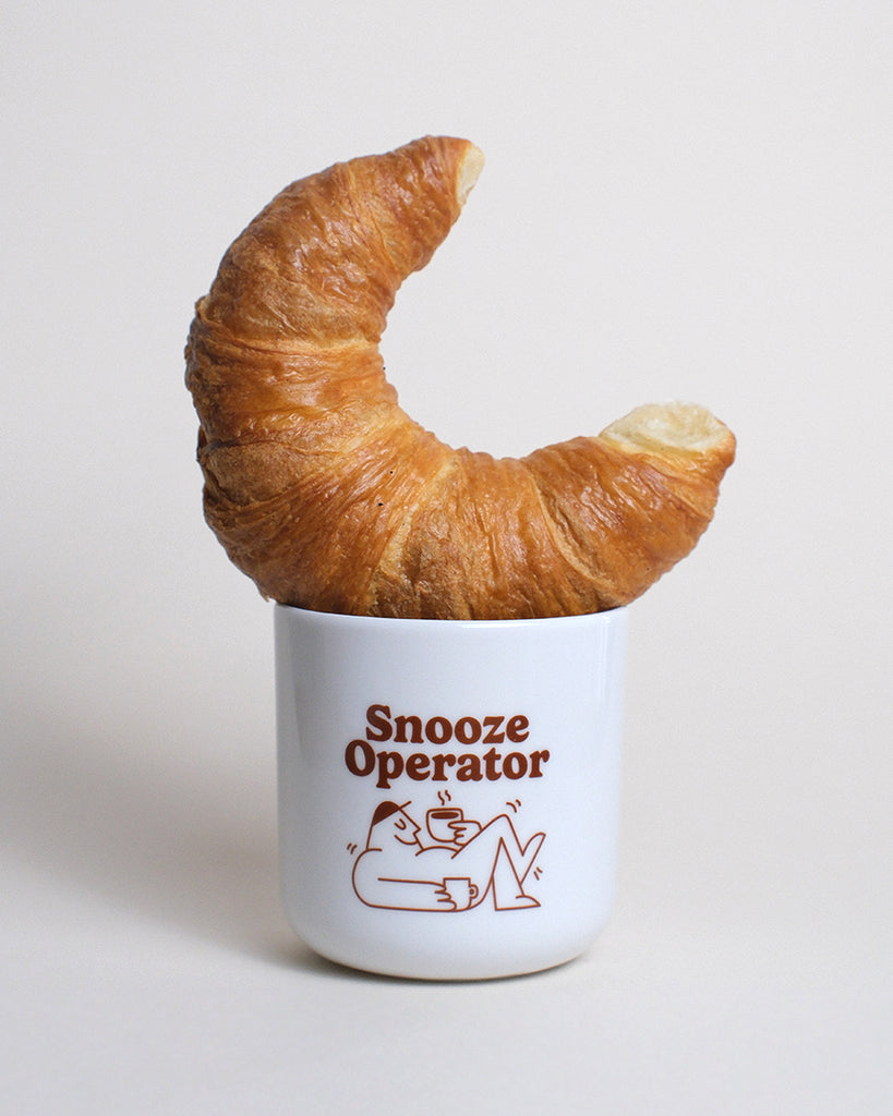 Porzellanbecher "Snooze Operator"